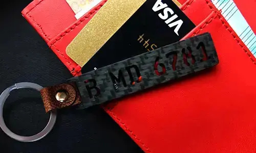 carbon license plate keychain on the table