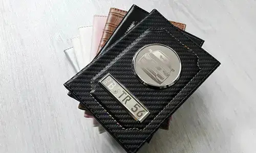 gallery-photo-car-documents-holder-engraving-3-1