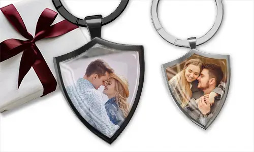 Llave familiar personalizada en forma de escudo con la foto de tu novia