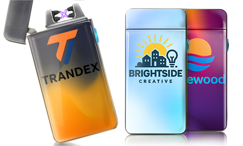 Drei Plasma-Feuerzeuge: TRANDEX mit Lichtbogen und T-Logo, BRIGHTSIDE CREATIVE mit Sonne, ewood mit Wellenmotiv