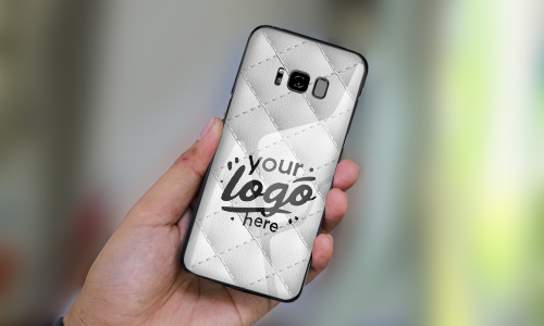 Funda para móvil con logotipo de la marca y diseño de estampado blanco