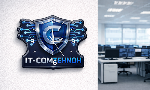 Orologio da parete per ufficio con logo shield IT-COMTEHNOH e design a circuito, postazioni di lavoro tech visibili sullo sfondo