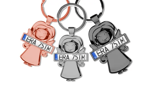 Breloczek anioła z personalizowaną tabliczką rejestracyjną