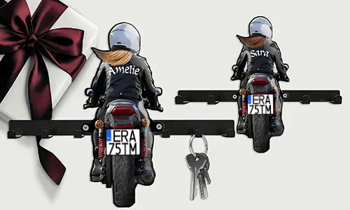 Unique keyholder-wall with name and licence plate of your sister!