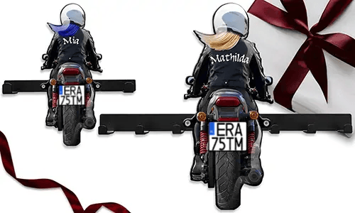 Einzigartige Schlüsselhalter-Wand für deine Motorradfahrerin mit ihrem Namen und Kennzeichen
