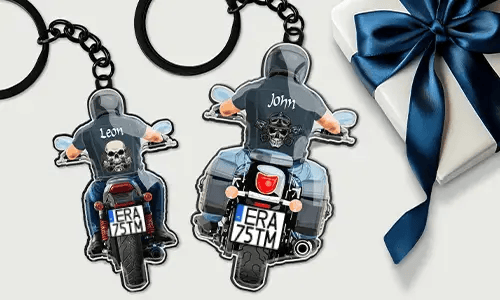 Personalizowany brelok motocyklowy z imieniem i tablicą rejestracyjną – prezent dla twojego chłopaka