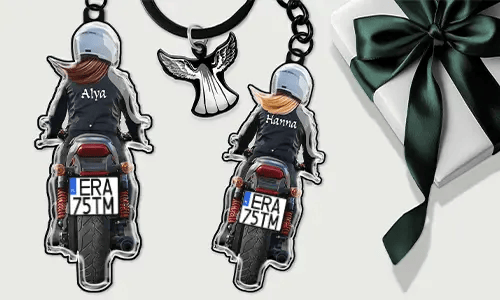 Personalisierter Motorrad-Schlüsselanhänger mit Name und Kennzeichen – Geschenk für deine Freundin
