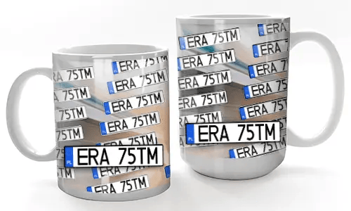 Tasses avec plaques d'immatriculation