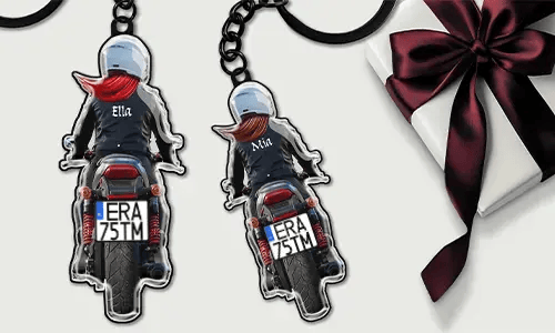 Personalizovaný motocyklový klíčenka s jménem a registrační značkou - dárek pro vaši ženu