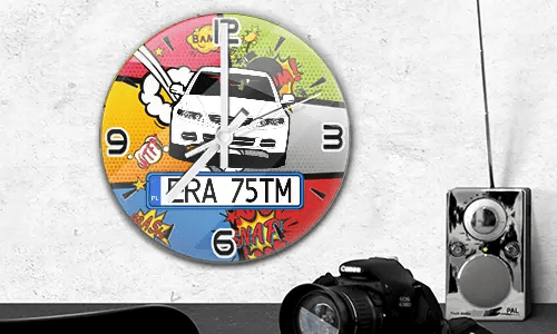 wanduhr motorrad auf dem Tisch neben Arbeitstisch comic wanduhr