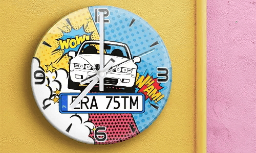 wanduhr motorrad mit Auto Weiß und Kennzeichenauf auf dem Wand motorrad wanduhr