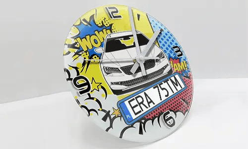 wanduhr motorrad mit Auto Weiß auf dem Tisch comic wanduhr