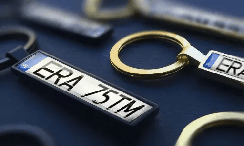 Llaveros de placa de matrícula de metal destacan mensajes personalizados como ideas de regalo