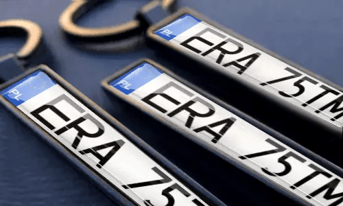 Porte-clés en métal personnalisable avec gravure de chiffres et texte sur mesure