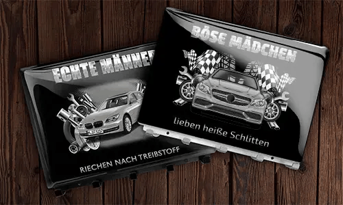 schlüsselbrett design in zwei Varianten auf dem Holz designer schlüsselbrett