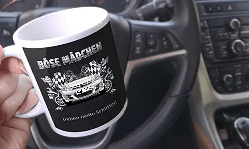 schrauber tasse in der Hand in dem Wagem hot rod tasse