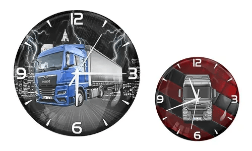 Zwei Wanduhren mit LKW-Motiven: links mit blauem Truck und Blitz-Stadtkulisse, rechts mit weißem Truck und dunkelrotem Hintergrund