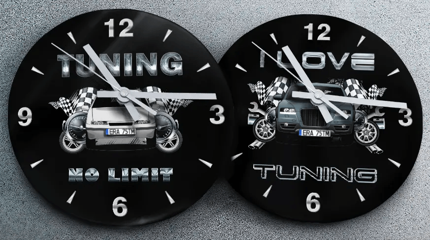 Zwei Wanduhren mit Rennsportmotiv: links mit schwarzem Auto und TUNING NO LIMIT Schriftzug, rechts mit blauem Auto und MOVE TUNING Text